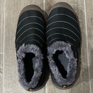 Unisex Waterproof Plush Lined Outdoor Snow Ankle Boots- W Size 10.5 M Size 9.